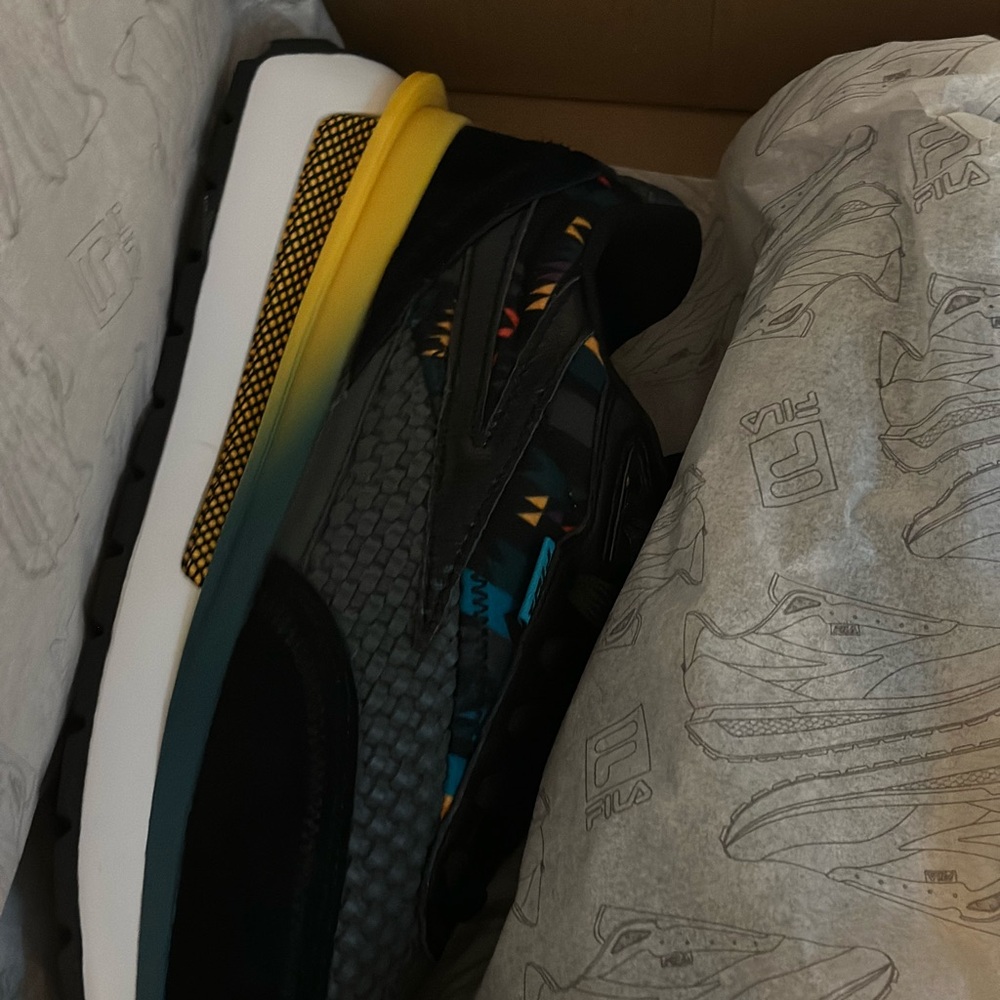 Fila Men's Black and Yellow Sneakers